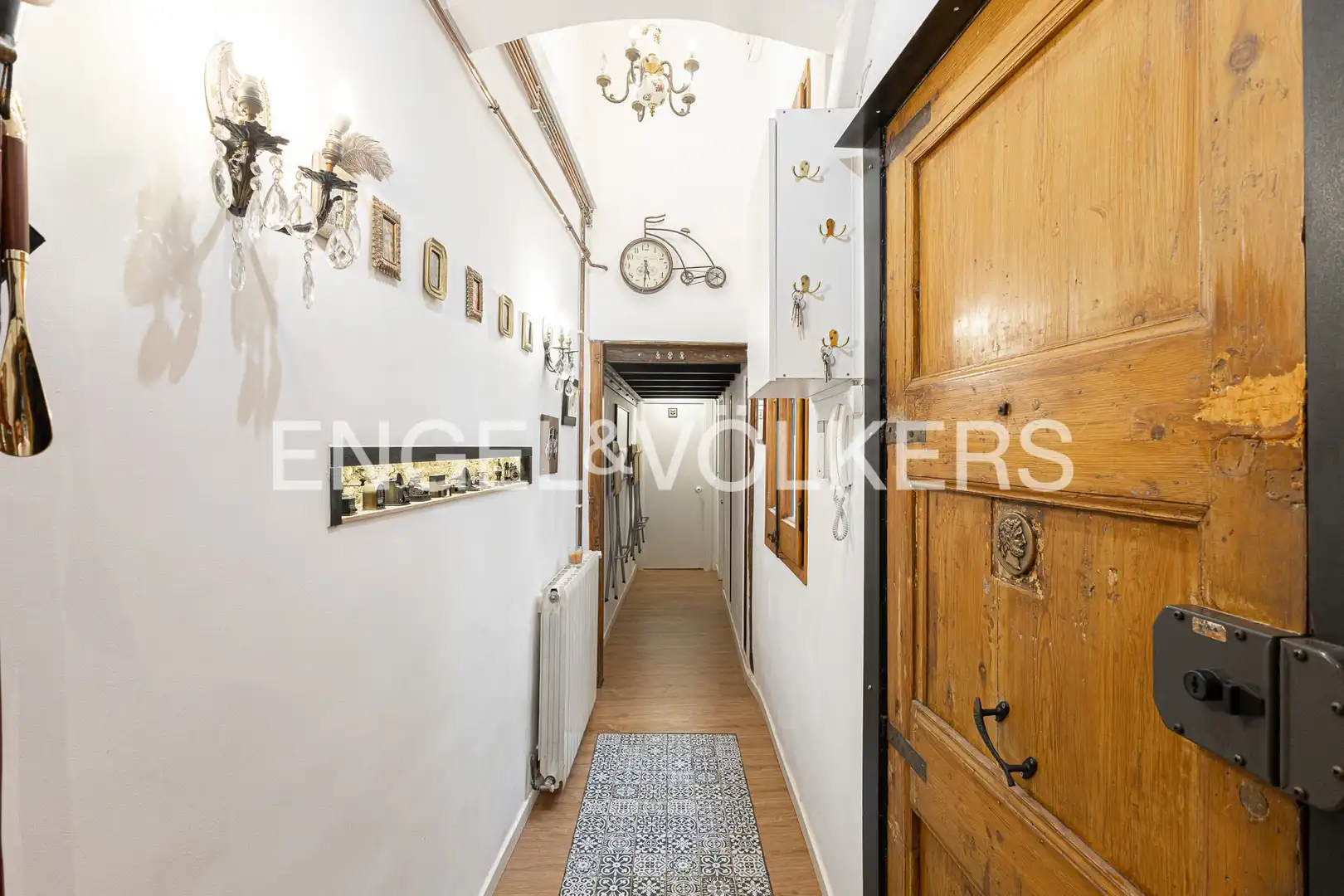 Maisonette zum Verkauf in Barcelona mit Klimaanlage, Heizung und Möbliert