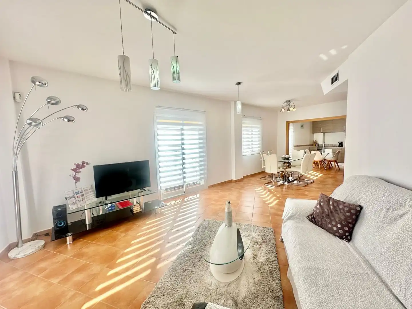 Sala d'estar de Dúplex en venda en Marbella amb Aire condicionat i Moblat