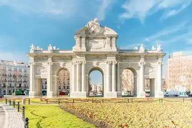 Außenansicht von Wohnungen zum Verkauf in Madrid mit Parkett