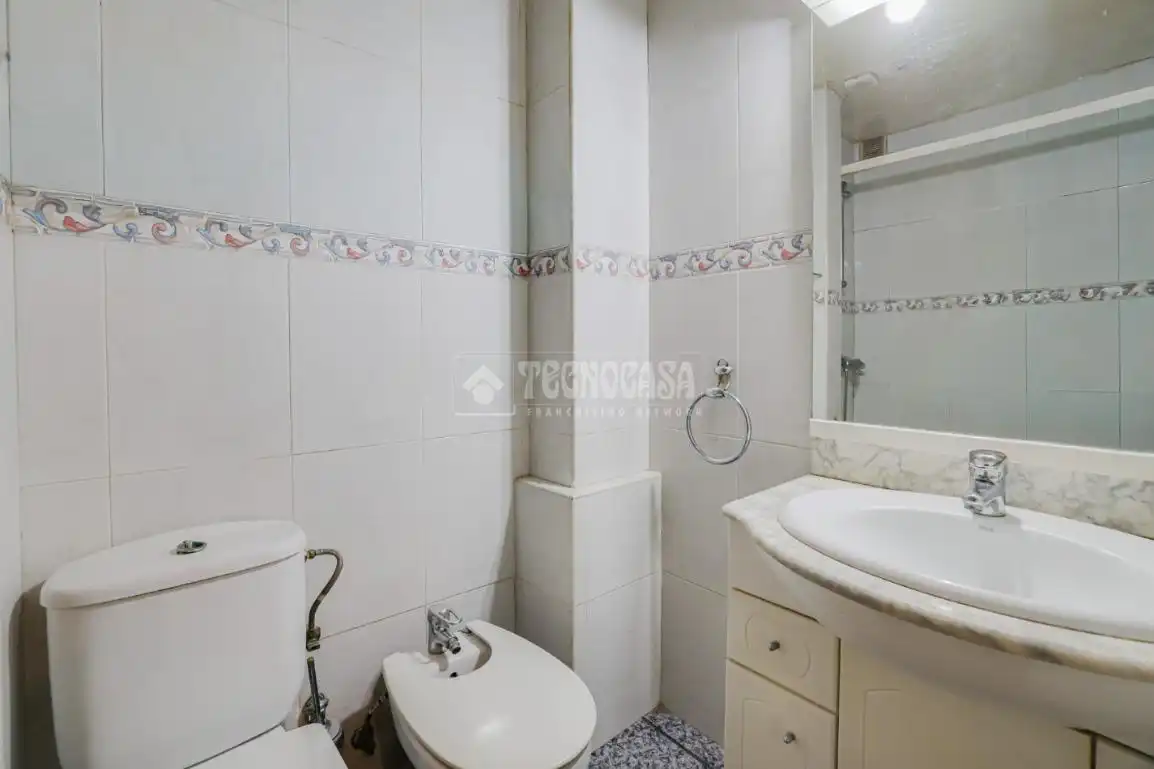 Badezimmer von Wohnung zum Verkauf in Terrassa mit Klimaanlage