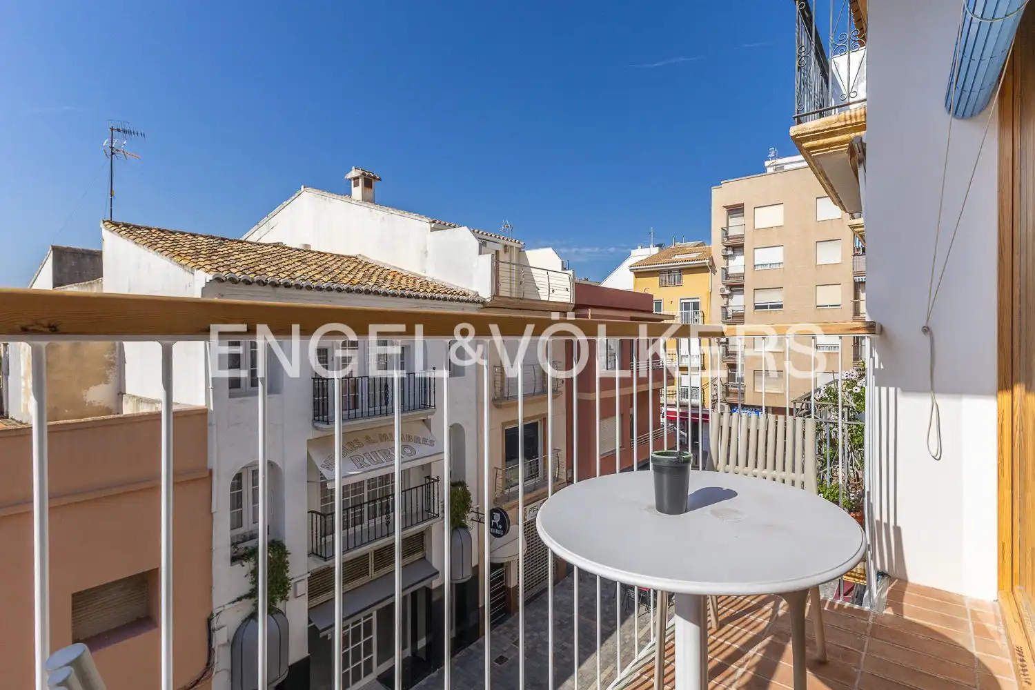 Vista exterior de Àtic en venda en Gandia amb Aire condicionat, Calefacció i Terrassa