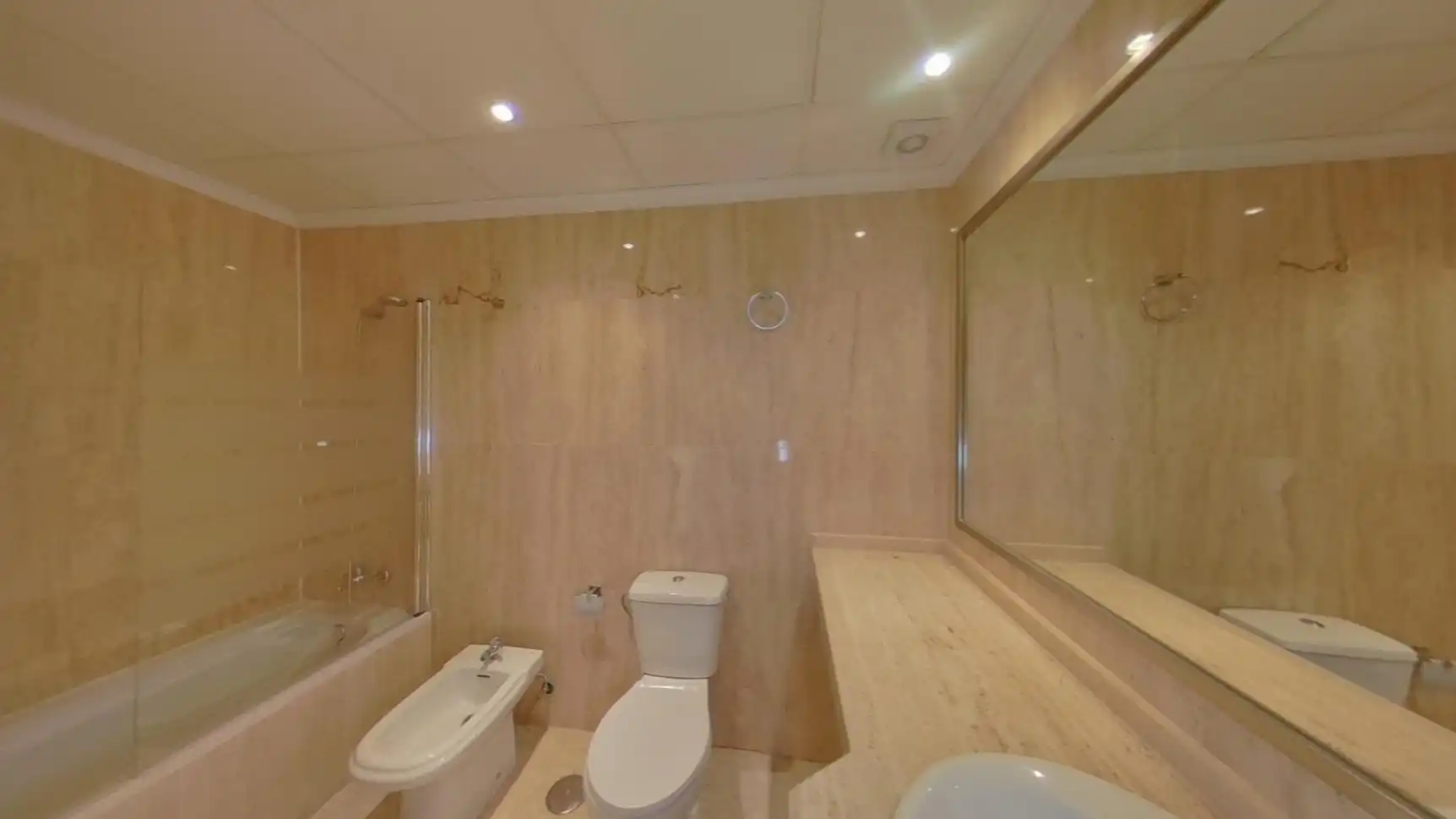 Bathroom of Flat for sale in Marbella  with Storage room and Swimming Pool