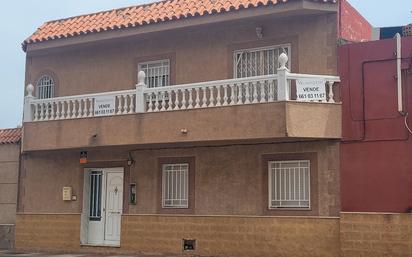 Außenansicht von Haus oder Chalet zum verkauf in Roquetas de Mar mit Terrasse und Balkon