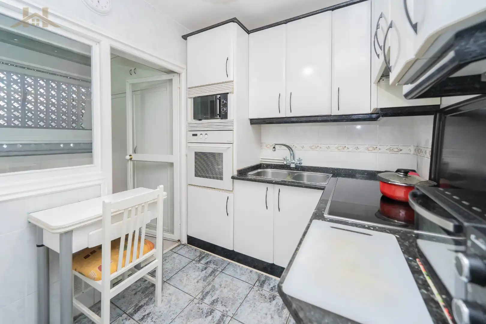 Küche von Wohnung zum Verkauf in Majadahonda mit Klimaanlage, Heizung und Ofen