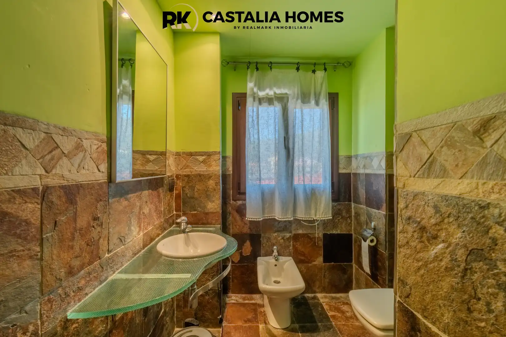 Bany de Casa o xalet en venda en Borriol amb Calefacció, Jardí privat i Piscina