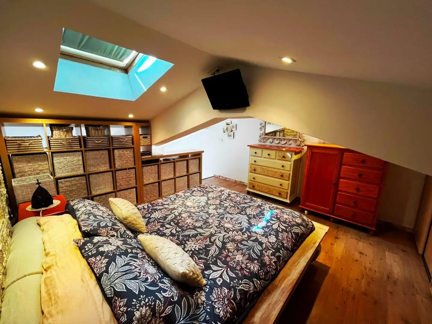 Dormitori de Apartament en venda en Valencina de la Concepción amb Aire condicionat, Terrassa i Piscina comunitària