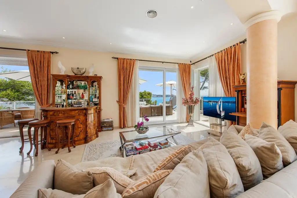 Living room of Houses for sale in Calvià  with Air Conditioner, Private garden and Terrace