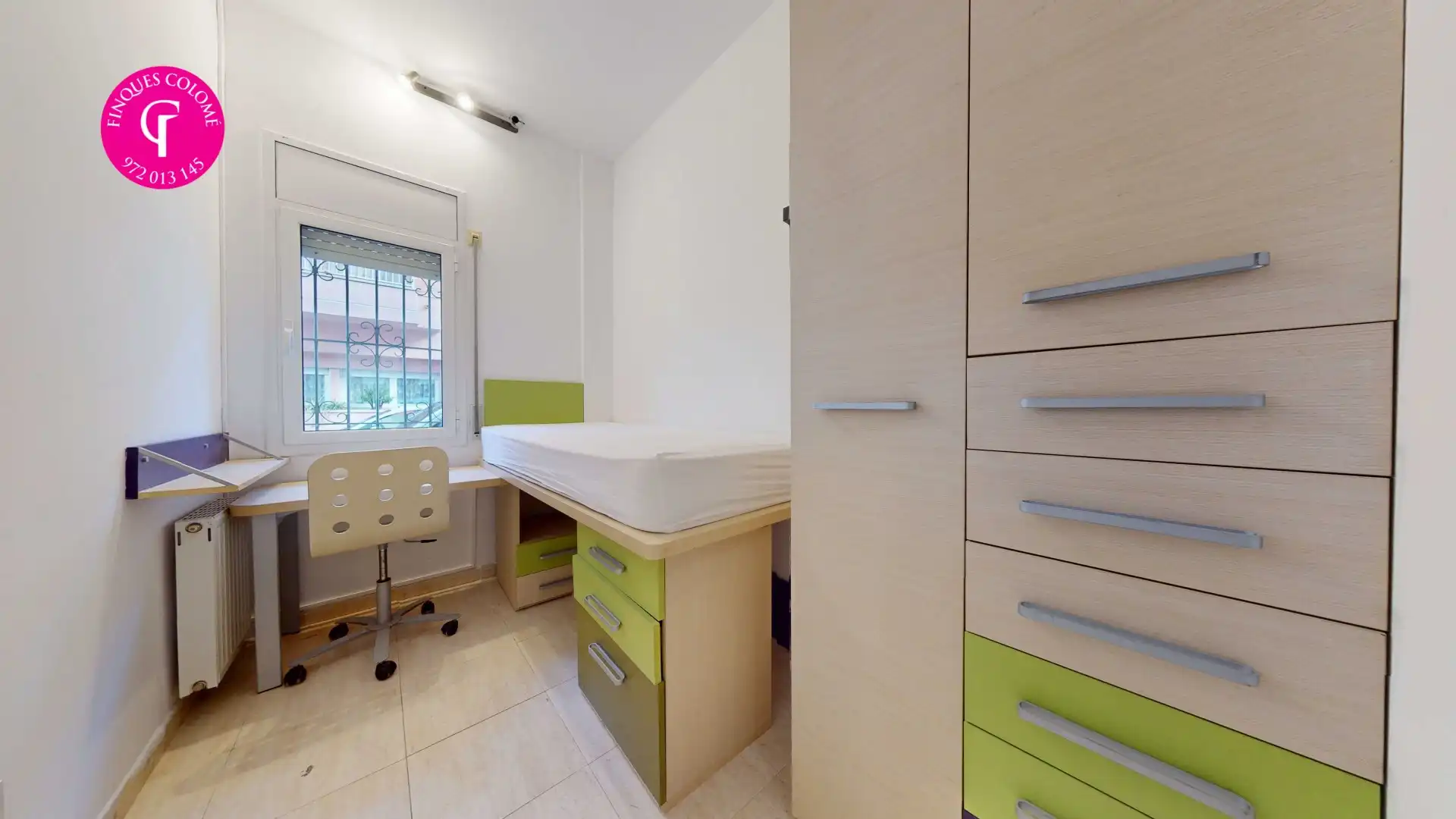 Dormitori de Planta baixa en venda en Girona amb Aire condicionat, Calefacció i Terrassa