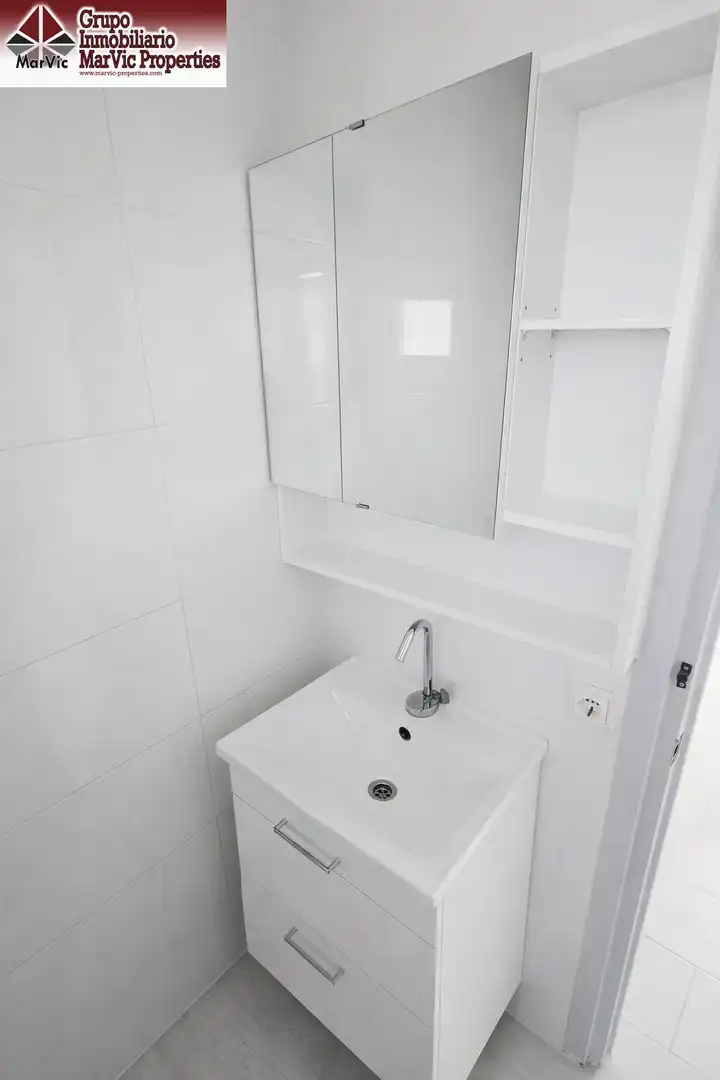 Bathroom of Study for sale in Benidorm  with Air Conditioner, Furnished and Community pool