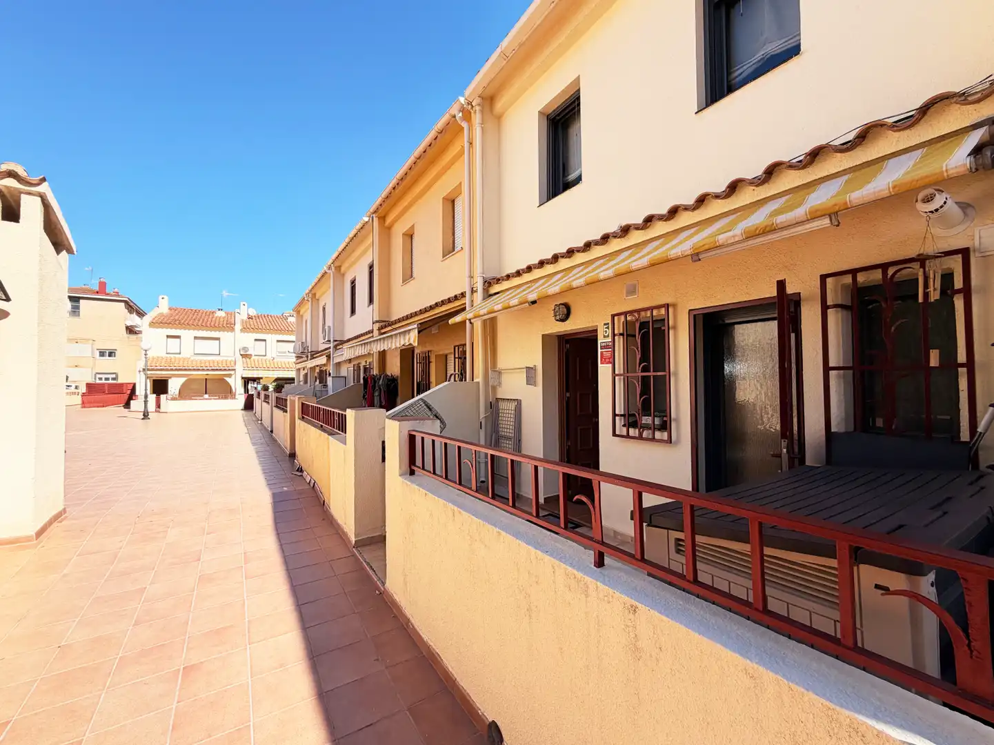 Vista exterior de Casa adosada en venda en Calafell Residencial
