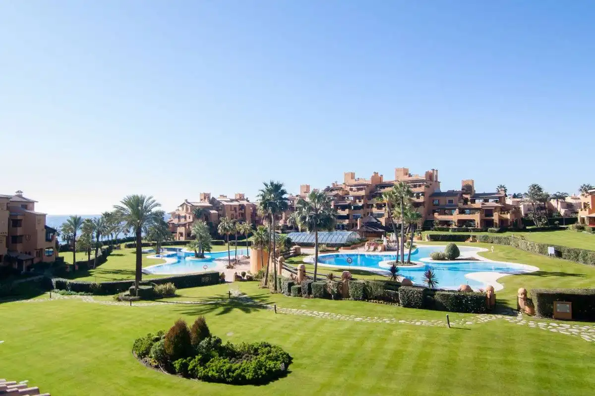 Jardín de Planta baja de alquiler en Estepona con Aire acondicionado, Terraza y Piscina