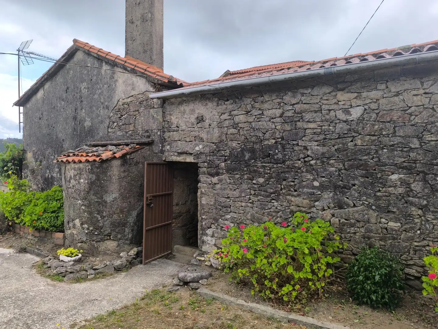 Vista exterior de Casa o xalet en venda en Teo amb Jardí privat