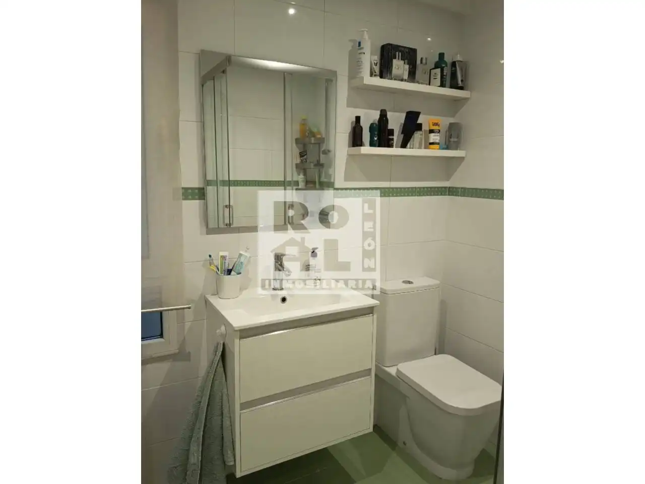 Bathroom of Flat for sale in León Capital   with Heating, Parquet flooring and Terrace