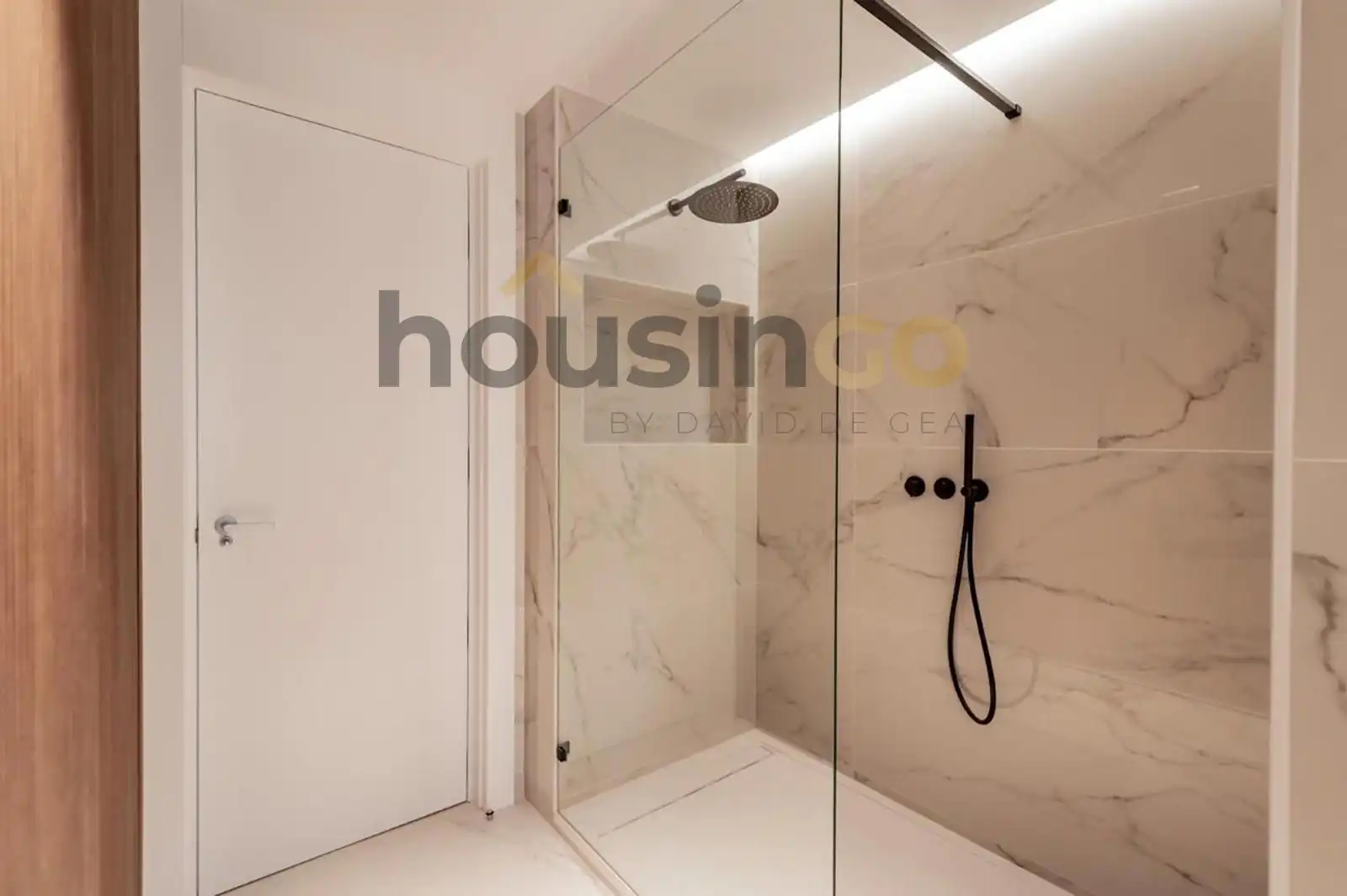 Bathroom of Flat for sale in Madrid  with Air Conditioner, Heating and Terrace