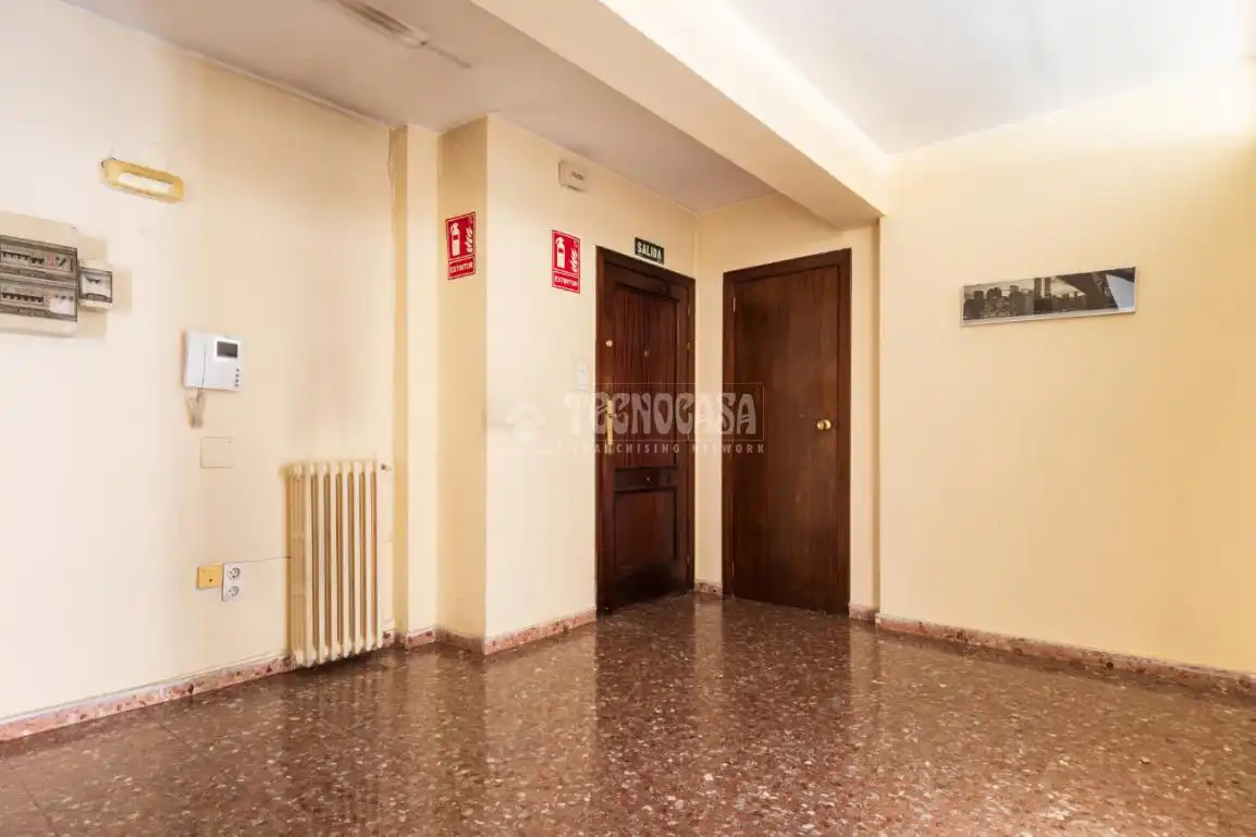 Flat for sale in Zaragoza  with Air Conditioner, Heating and Balcony