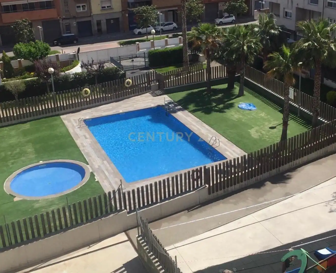 Piscina de Apartament en venda en Sant Joan Despí amb Aire condicionat i Piscina comunitària