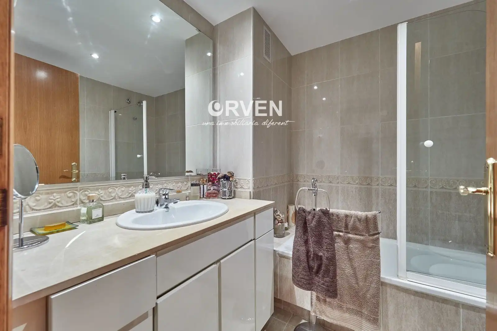 Badezimmer von Wohnung zum Verkauf in L'Hospitalet de Llobregat mit Klimaanlage, Heizung und Terrasse