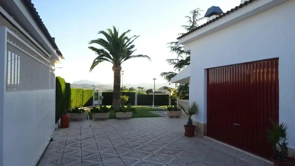 Vista exterior de Casa o chalet en venta en Monforte del Cid con Aire acondicionado y Terraza
