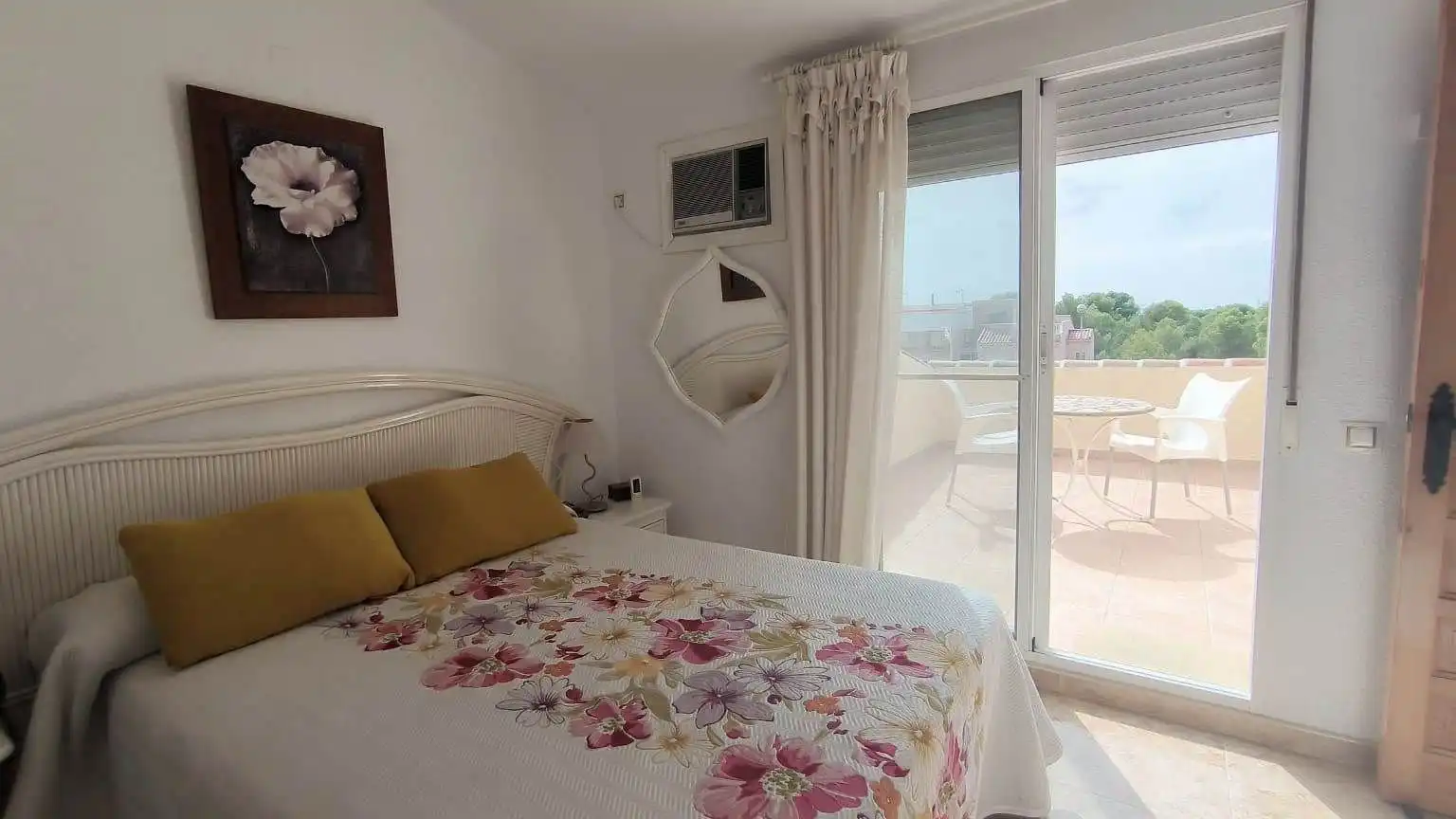 Habitación de Casa o chalet en venta en La Nucia con Aire acondicionado, Calefacción y Jardín privado