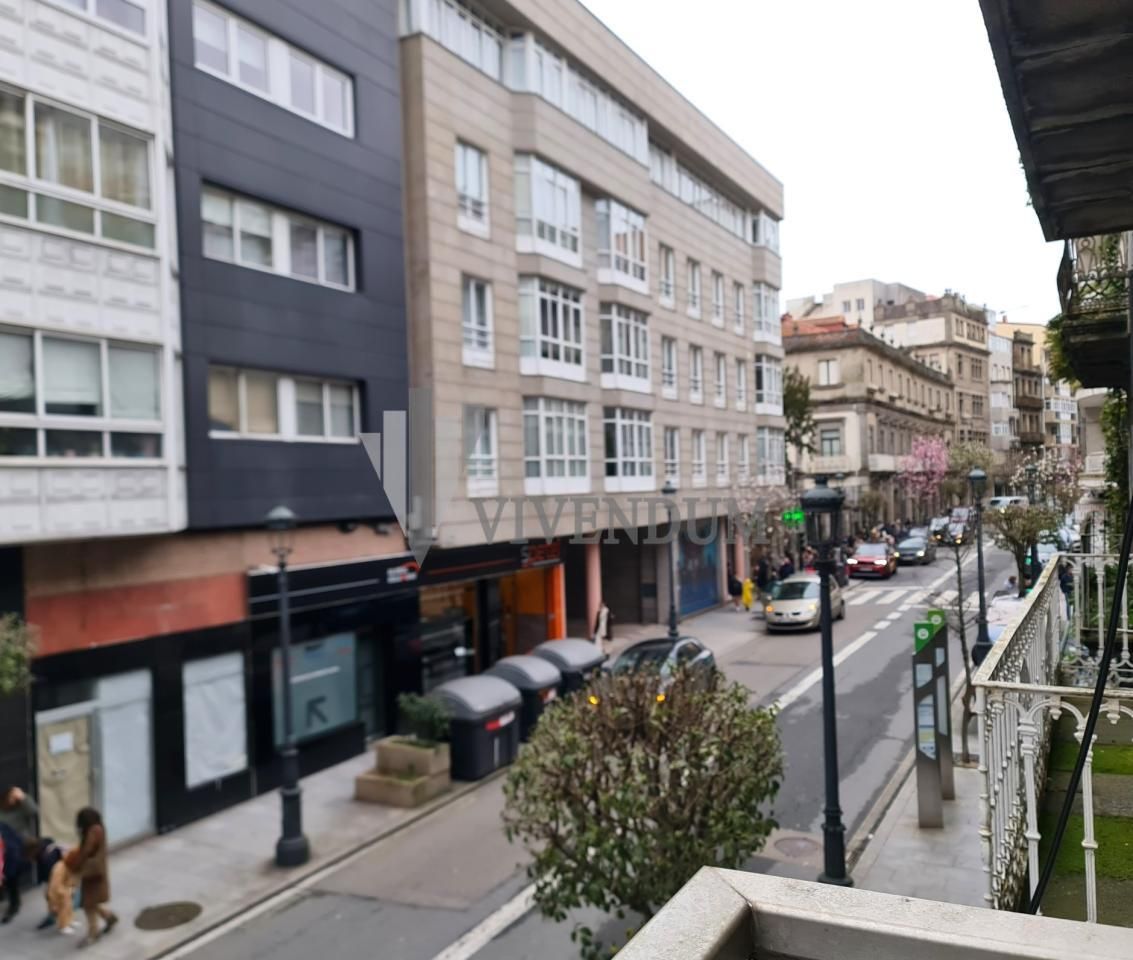 Building for sale in Casco Vello