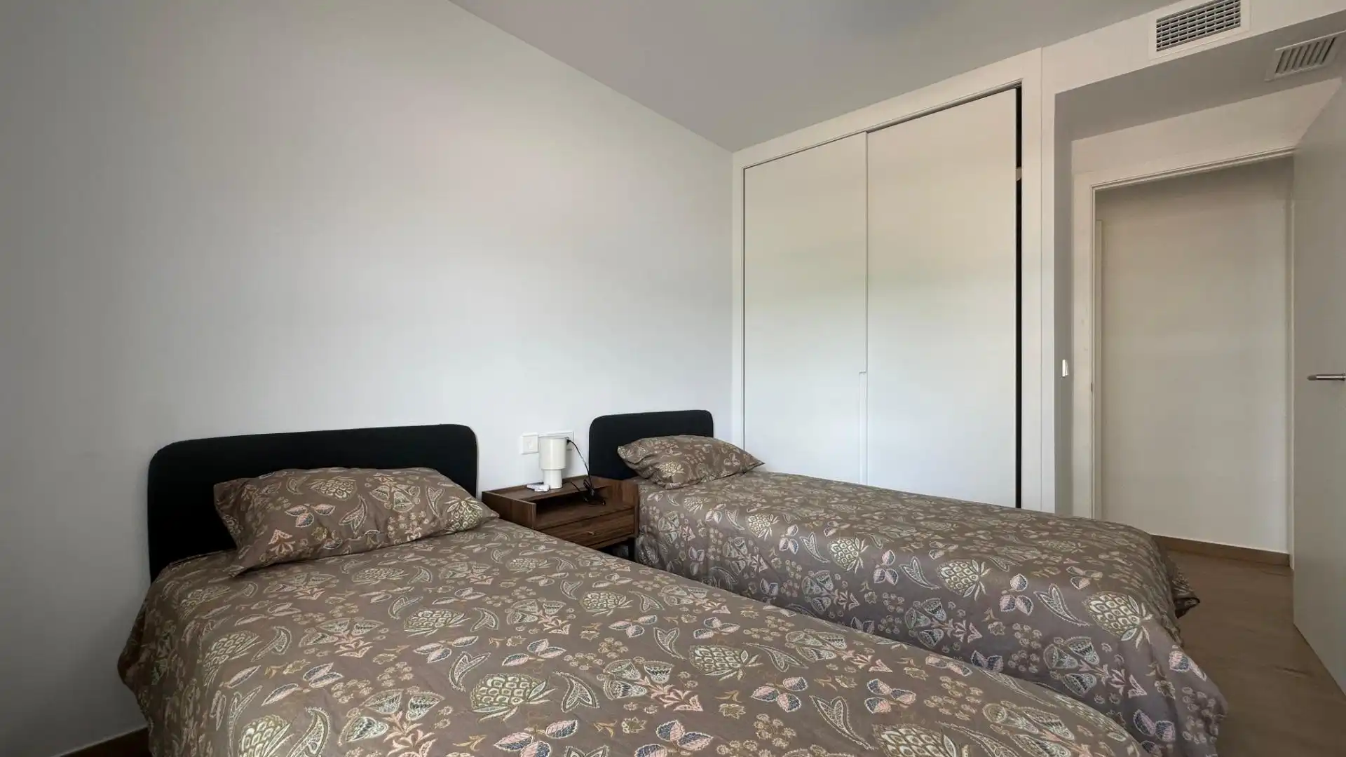 Habitación de Apartamento de alquiler en Villajoyosa / La Vila Joiosa con Aire acondicionado, Terraza y Amueblado