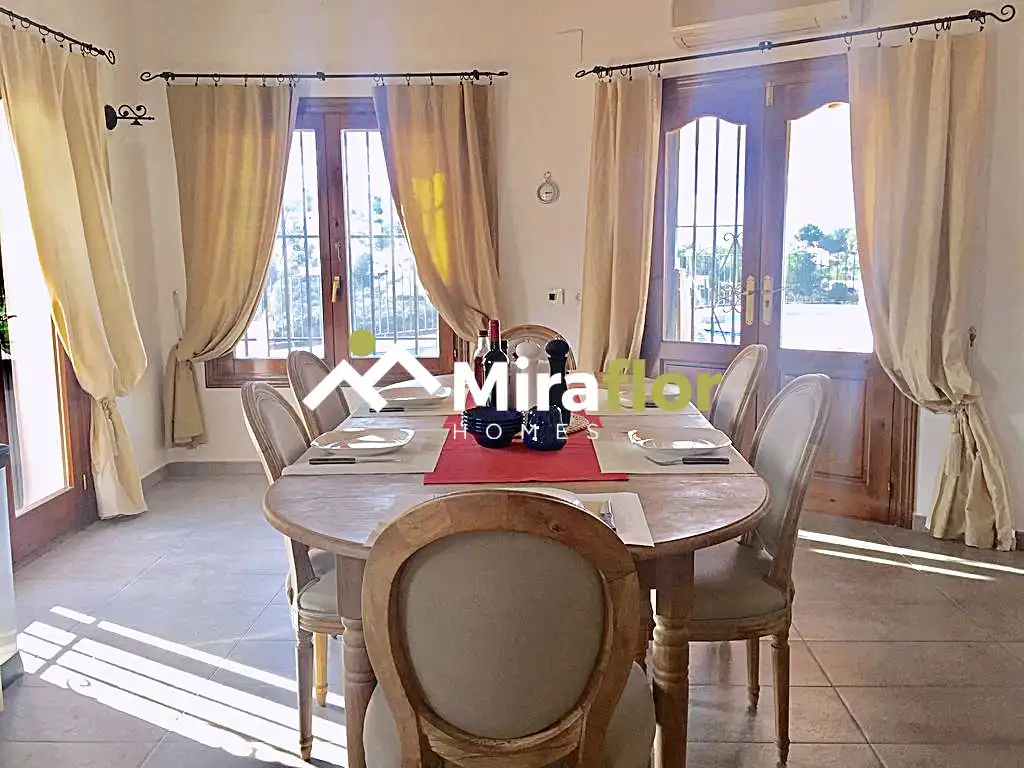 Chalet con piscina en venta en Calle los Almendros, imagen 13