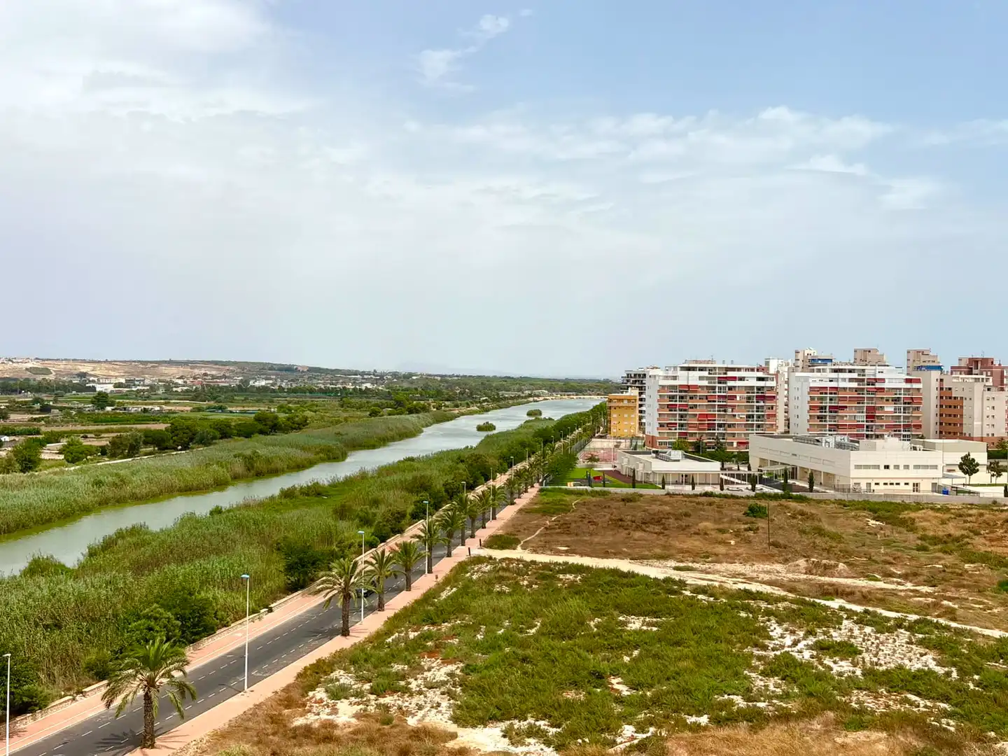 Außenansicht von Wohnungen zum Verkauf in Guardamar del Segura mit Klimaanlage, Heizung und Terrasse