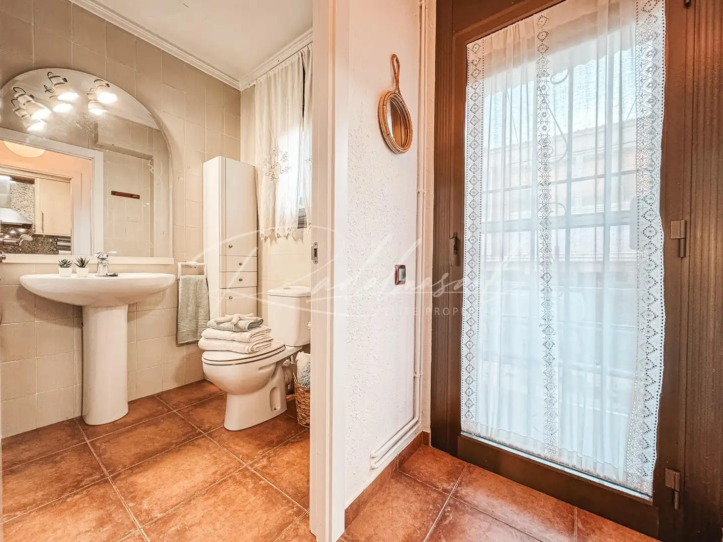 Badezimmer von Einfamilien-Reihenhaus zum Verkauf in Cambrils mit Klimaanlage, Heizung und Privatgarten