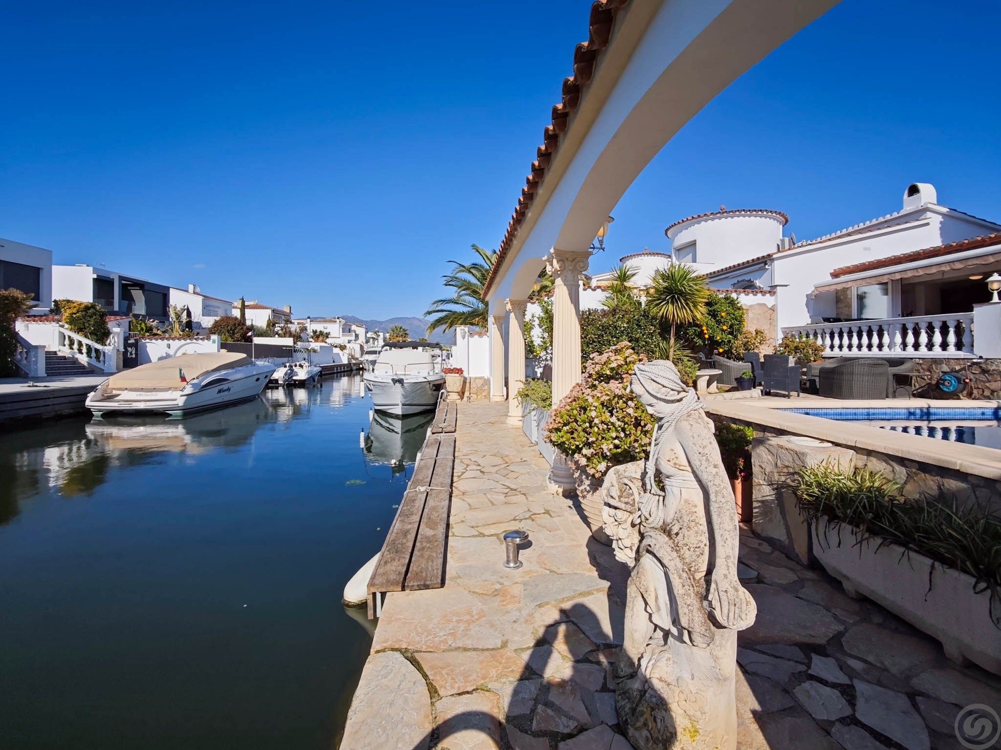 Exterior view of Single-family semi-detached for sale in Empuriabrava  with Private garden, Terrace and Swimming Pool
