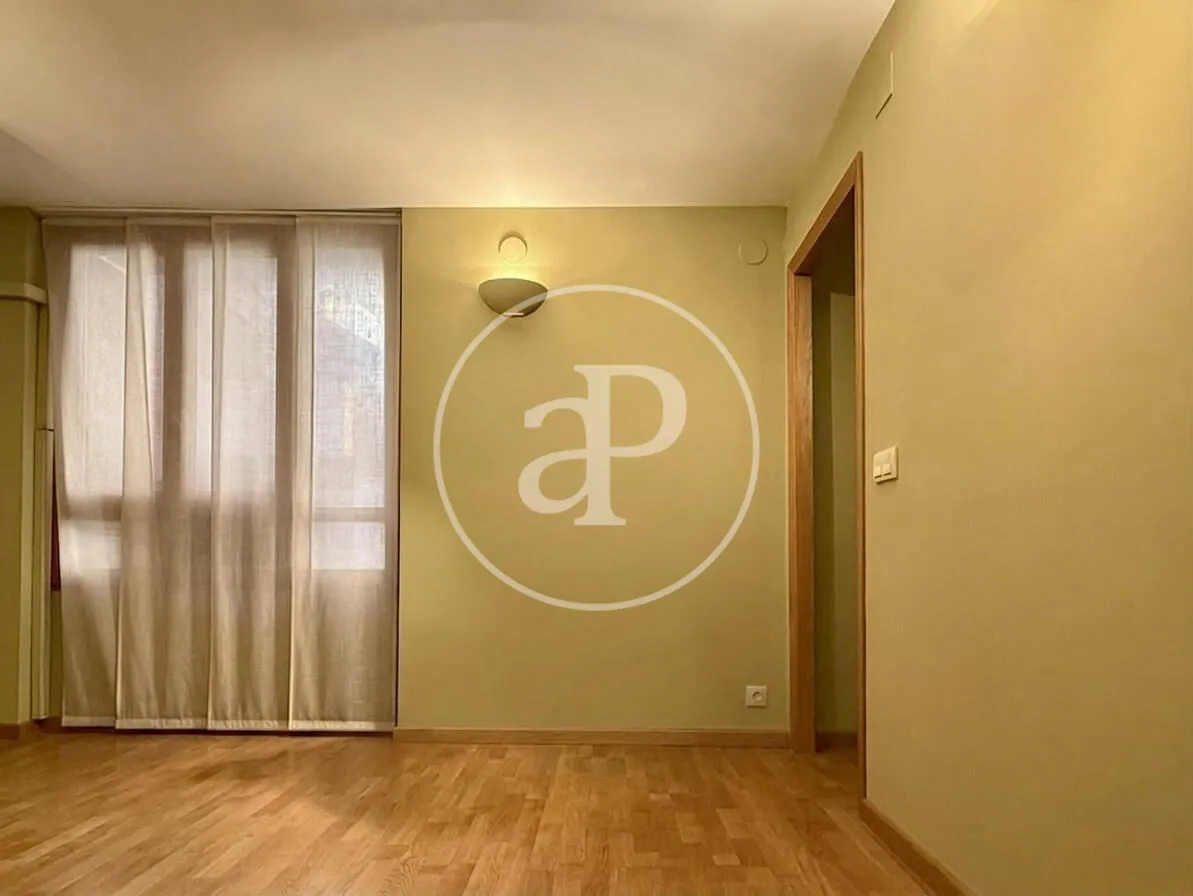 Bedroom of Flat for sale in  Valencia Capital  with Air Conditioner and Heating