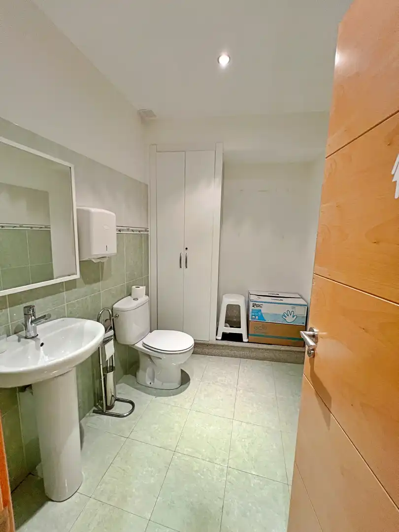 Local comercial en venta en Calle de la Reina, imagen 3