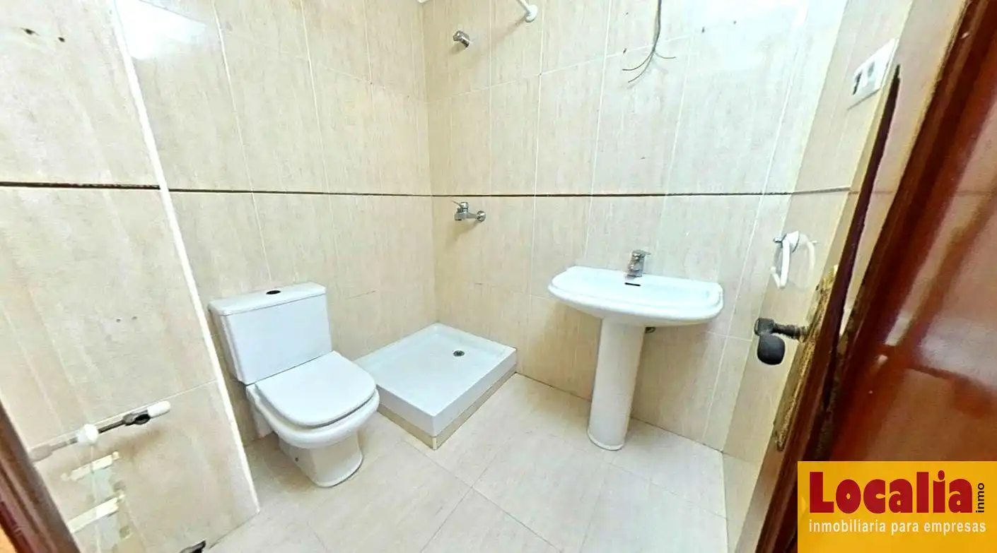Bathroom of Flat for sale in Hazas de Cesto