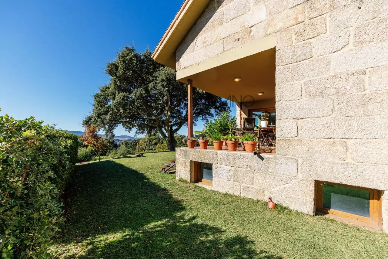 Jardí de Casa o xalet en venda en Nigrán amb Calefacció, Jardí privat i Terrassa