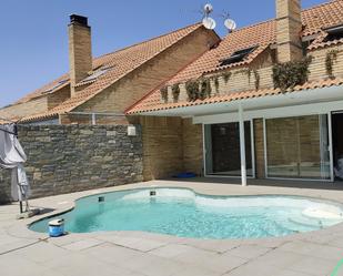 Swimming pool of House or chalet to rent in  Zaragoza Capital  with Air Conditioner, Heating and Private garden