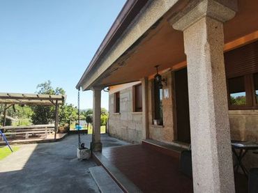 Chalet con jardín en venta en Randufe