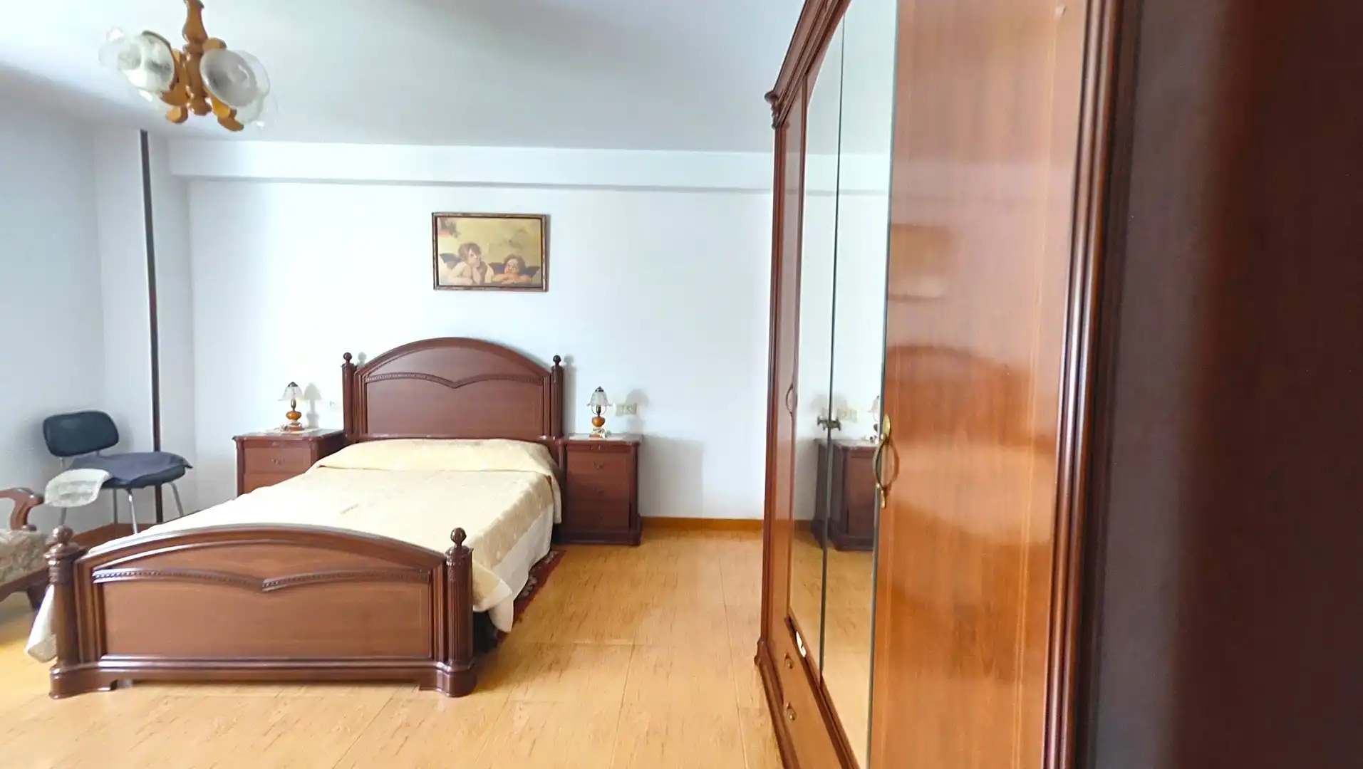Dormitori de Casa o xalet en venda en Santiago de Compostela  amb Jardí privat i Moblat