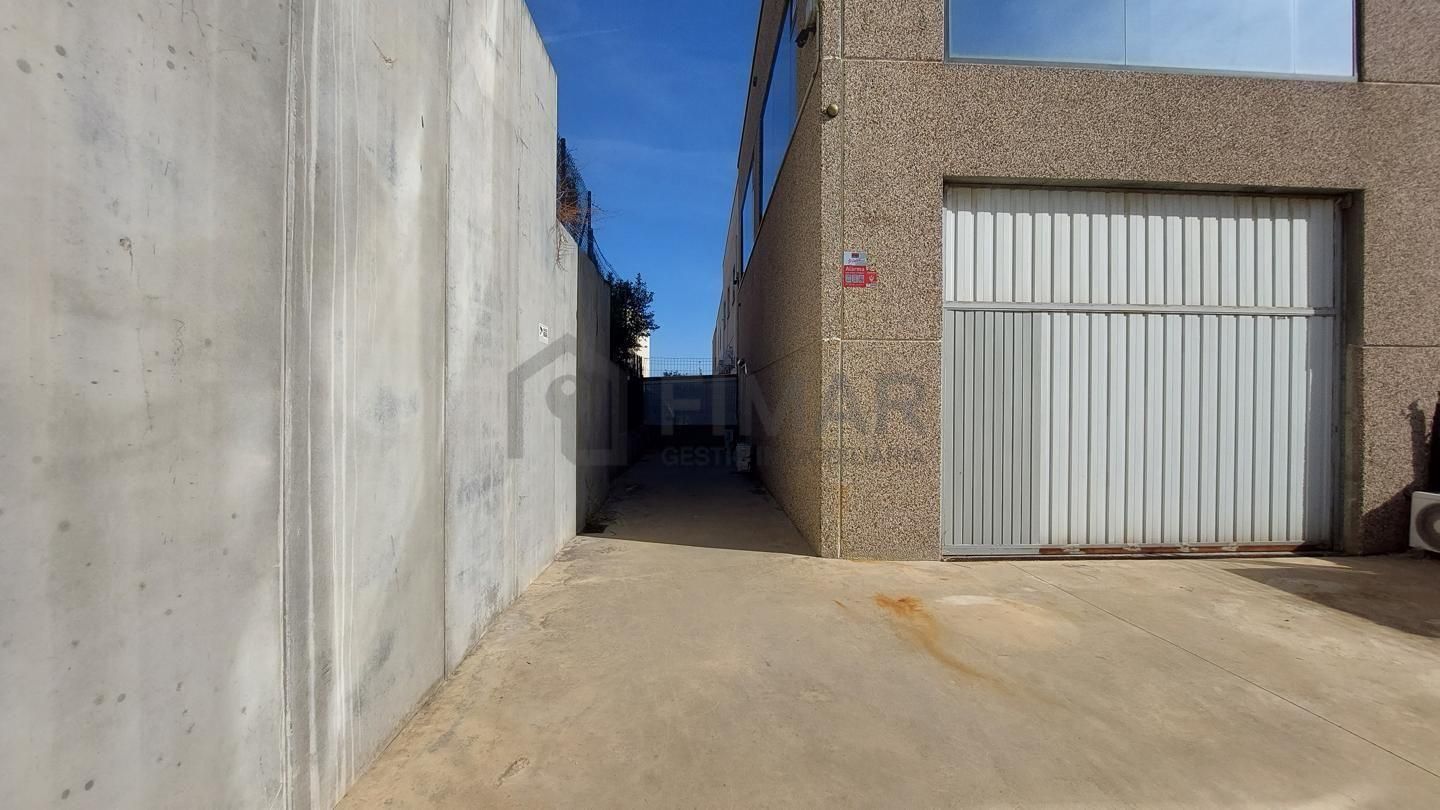 Vista exterior de Nau industrial de lloguer en Vilassar de Mar