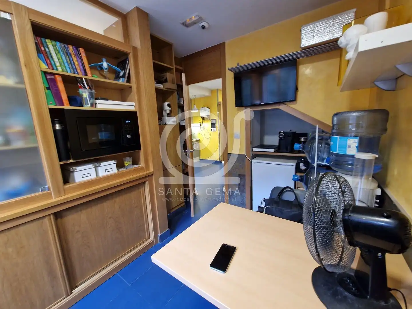 Local en venta en Cambre  con Alarma