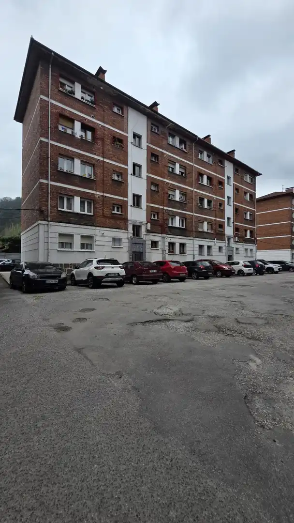 Aparcament de Apartament en venda en Mieres (Asturias) amb Calefacció