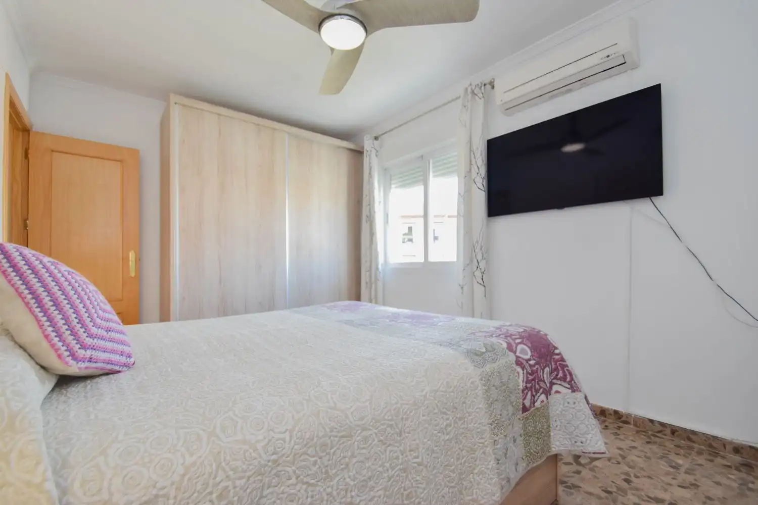 Habitación de Piso en venta en Las Gabias con Aire acondicionado