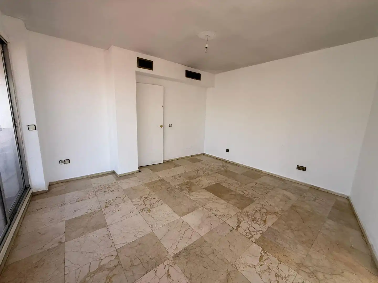 Dachboden zur Miete in Sevilla mit Klimaanlage und Terrasse