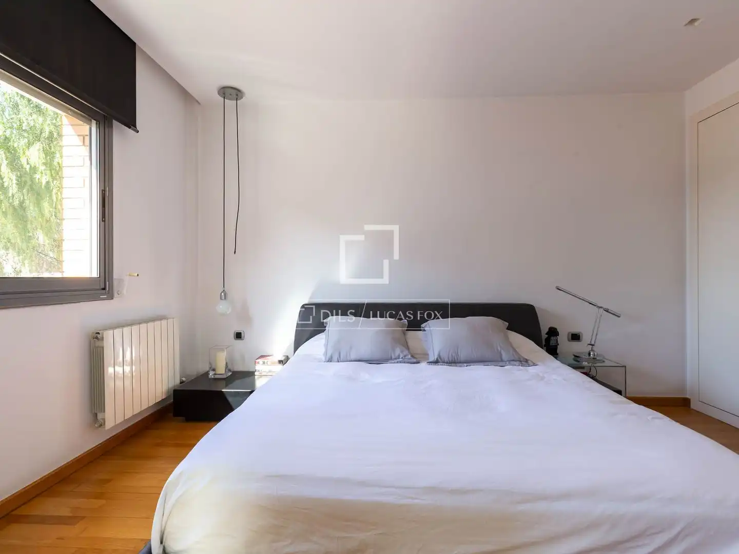 Bedroom of Flat for sale in Sant Just Desvern  with Air Conditioner, Heating and Parquet flooring