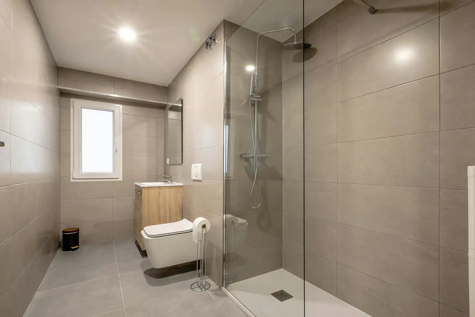 Baño de Piso para compartir en Valencia con Aire acondicionado, Calefacción y Lavadora