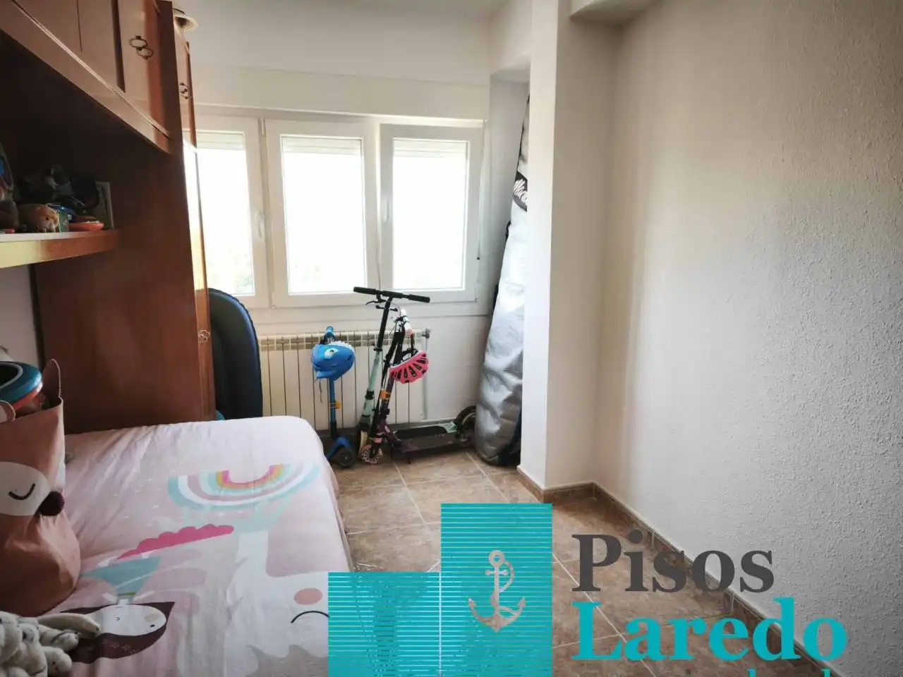Dormitori de Pis en venda en Laredo amb Calefacció i Balcó