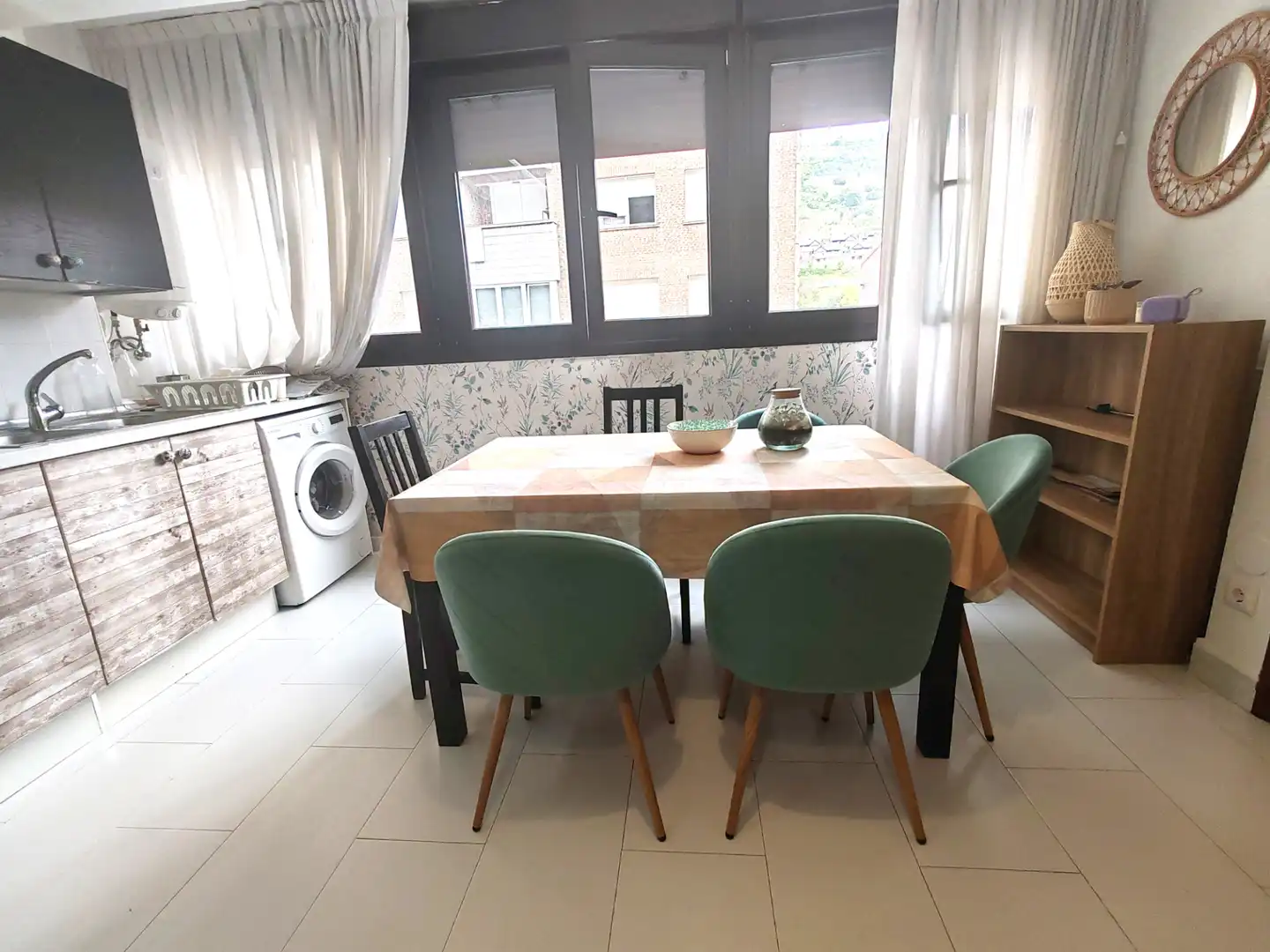 Dining room of Flat for rent in Bilbao   with Heating, Furnished and Oven