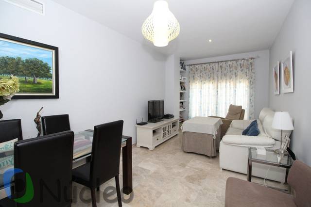 Apartamento en Alquiler en Calle Julio Cienfuegos Linares en Avenida Elvas