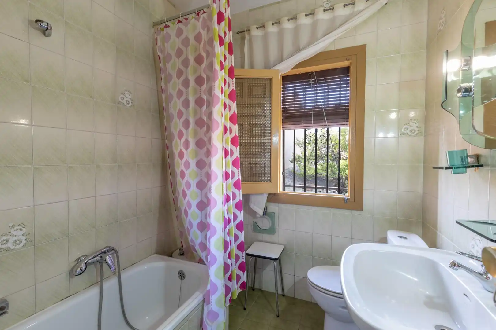 Bany de Finca rústica en venda en Villa de Otura amb Aire condicionat, Terrassa i Traster