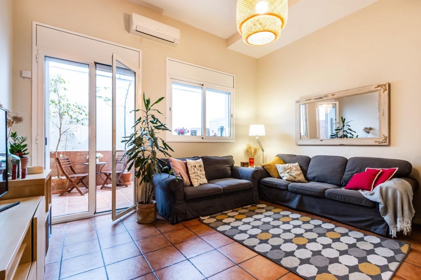 Living room of Single-family semi-detached for sale in Badalona  with Air Conditioner, Heating and Parquet flooring