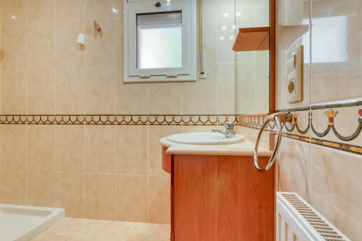 Bathroom of Houses for sale in Llers  with Air Conditioner, Heating and Private garden