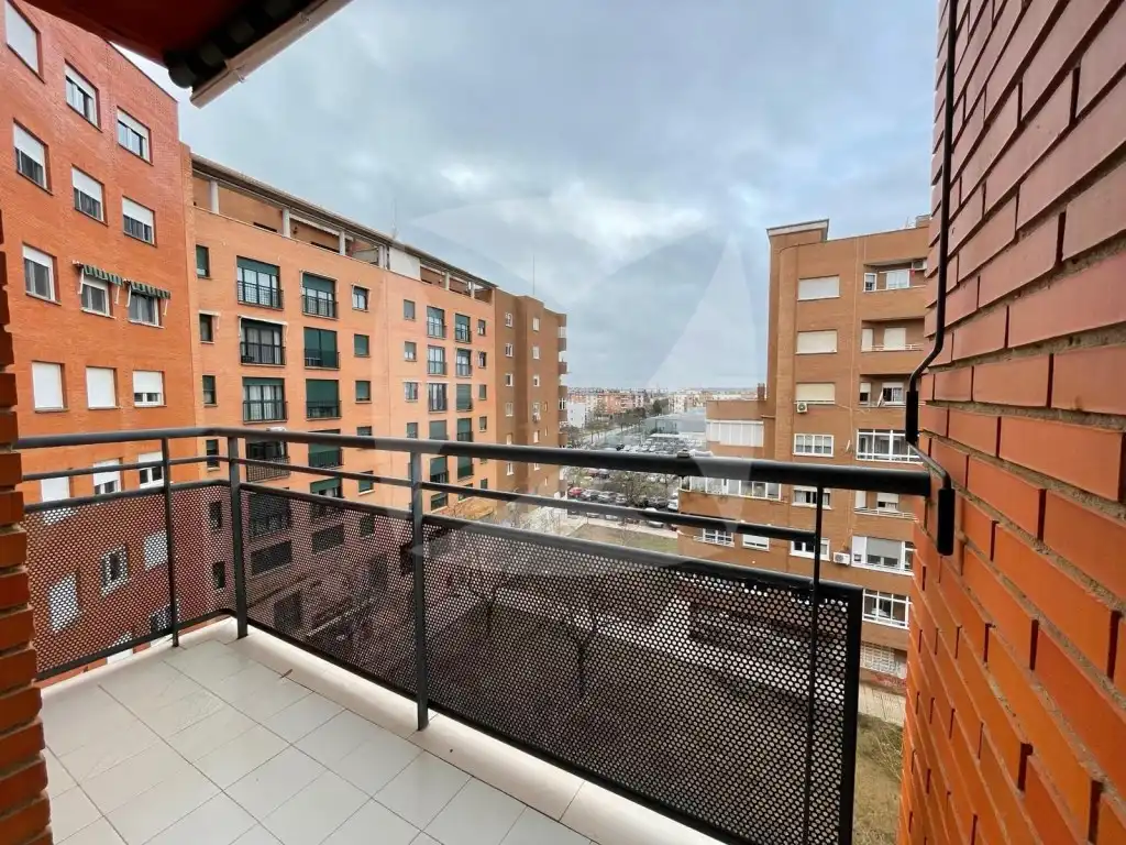 Terrasse von Wohnung zur Miete in Badajoz mit Klimaanlage, Terrasse und Möbliert